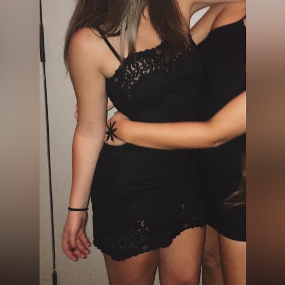 4SI3NNA Black Lace Mini Dress